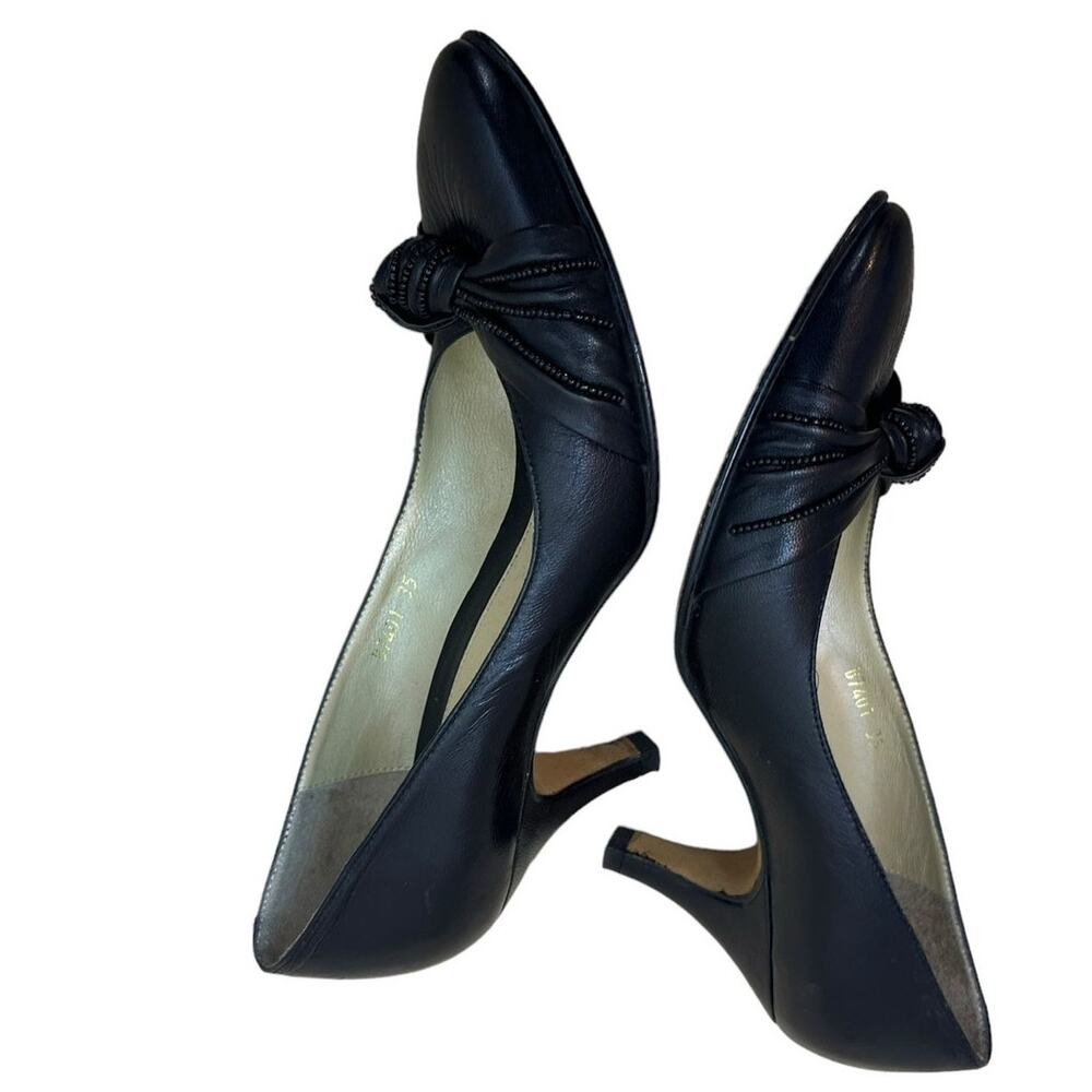 Guy Laroche Vintage Black Rose Adorned Leather Pumps Shorter Heel sz 35 - Picture 3 of 14